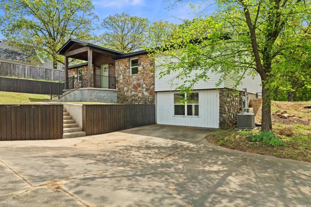 3237 College Avenue, Conway, AR 72034