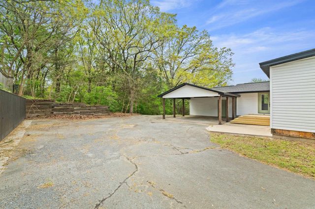 3237 College Avenue, Conway, AR 72034