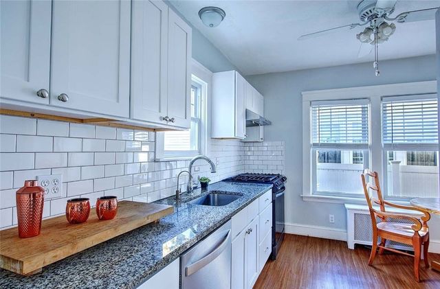 21 Chaucer Street, Providence, RI 02908