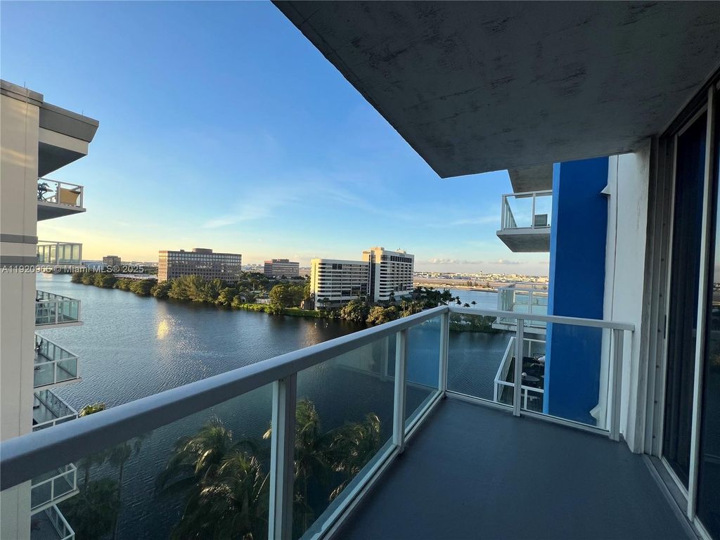 5085 NW 7th St 1103, Miami, FL 33126