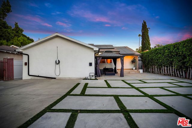 5630 Gentry Avenue, Valley Village, CA 91607