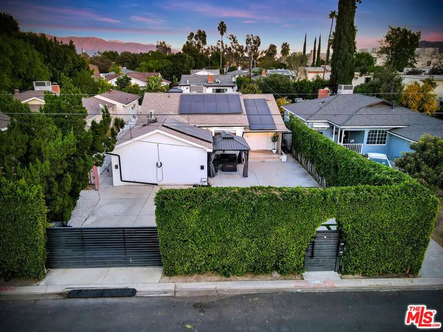 5630 Gentry Avenue, Valley Village, CA 91607