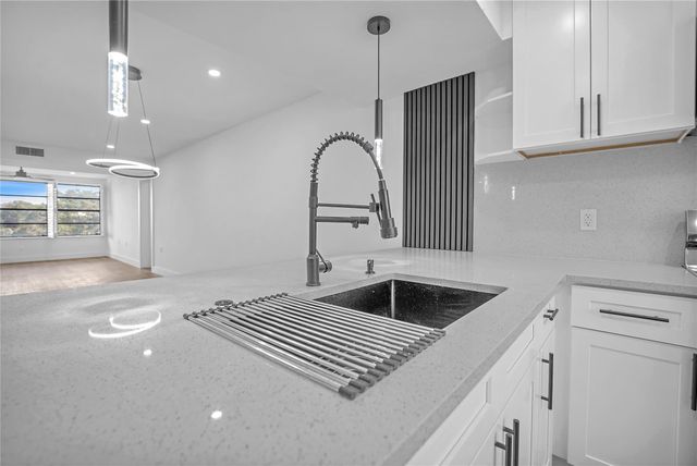6037 Balboa Circle 401, Boca Raton, FL 33433