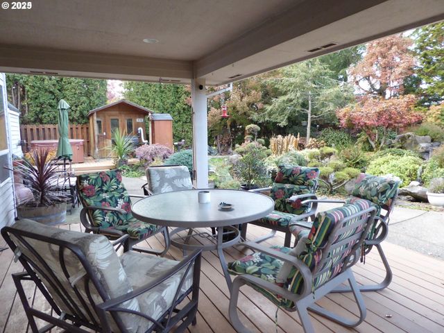 821 E 7TH St, Molalla, OR 97038
