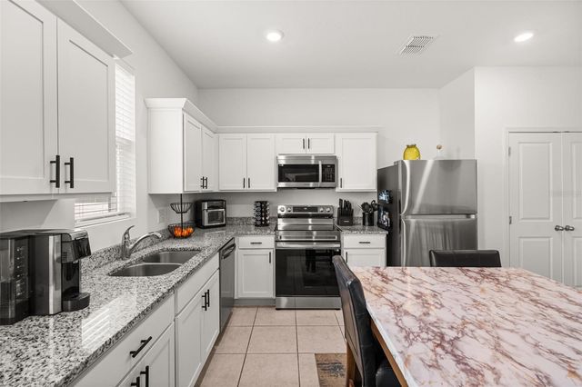 8720 SPORTSMAN LOOP, Groveland, FL 34736