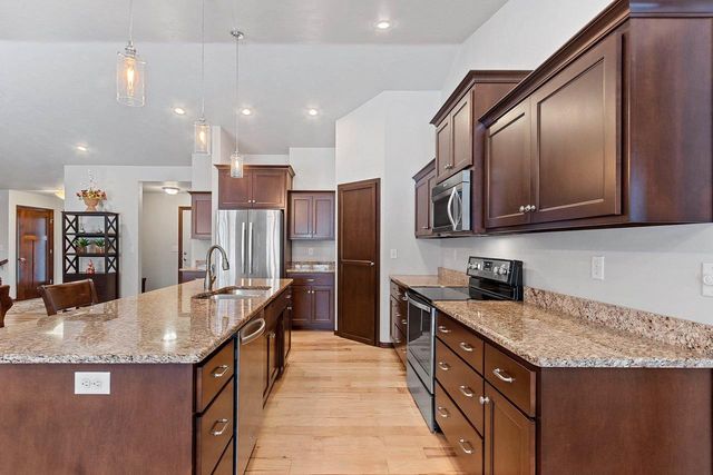 448 MEADOW WIND DRIVE, Green Bay, WI 54311