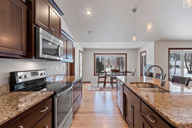 448 MEADOW WIND DRIVE, Green Bay, WI 54311