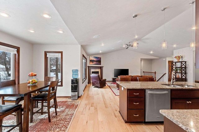 448 MEADOW WIND DRIVE, Green Bay, WI 54311