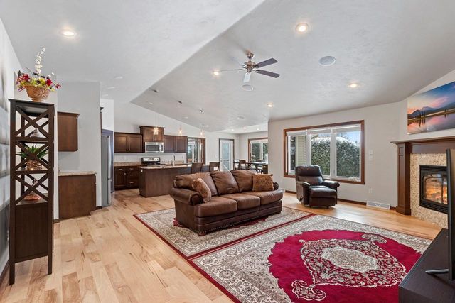 448 MEADOW WIND DRIVE, Green Bay, WI 54311