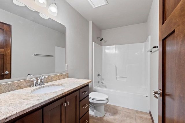 448 MEADOW WIND DRIVE, Green Bay, WI 54311