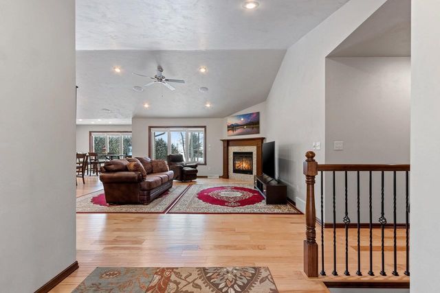 448 MEADOW WIND DRIVE, Green Bay, WI 54311