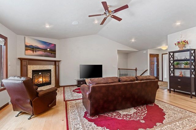 448 MEADOW WIND DRIVE, Green Bay, WI 54311