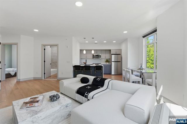 1435 10th Street 207, Fort Lee, NJ 07024