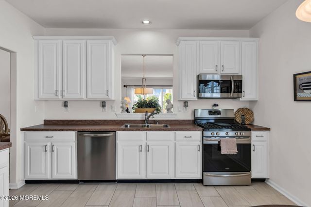 3 El Greco Drive, Manchester, NJ 08759