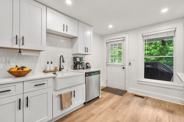 29 Sterling St 29, Weymouth, MA 02188