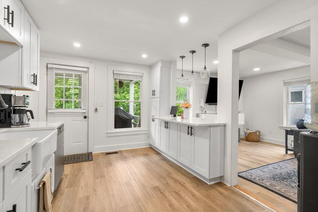 29 Sterling St 29, Weymouth, MA 02188