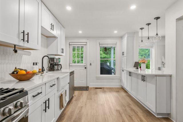 29 Sterling St 29, Weymouth, MA 02188