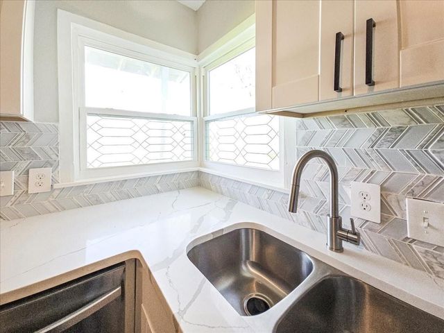 7015 Dover Lane, Richland Hills, TX 76118