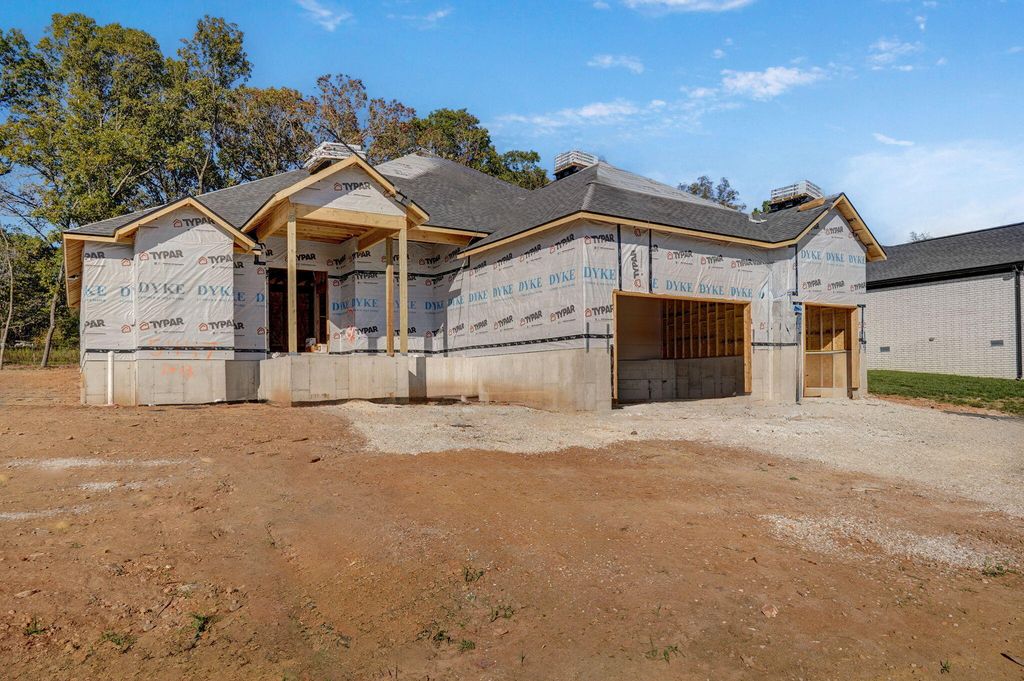 5447 E Wild Horse Drive, Springfield, MO 65802