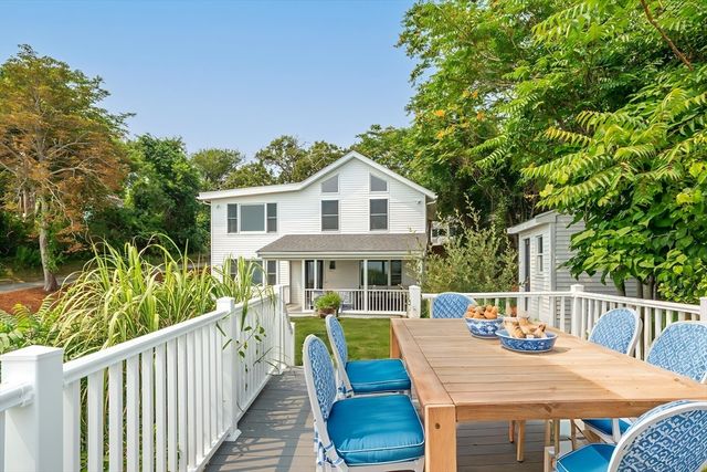 91 Manomet Ave, Plymouth, MA 02360