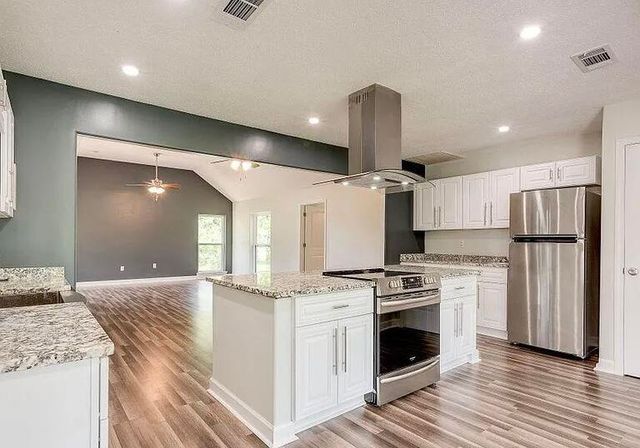 6535 Lakeshore Rd., Bay St. Louis, MS 39520