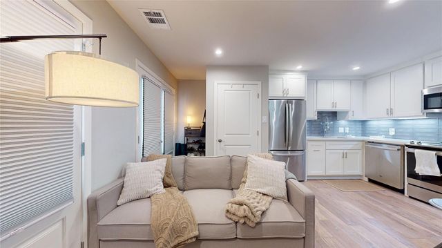 1410 Hyde Park Boulevard 104, Houston, TX 77006