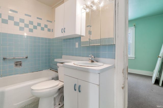 1238 Diamond Avenue, South Bend, IN 46628