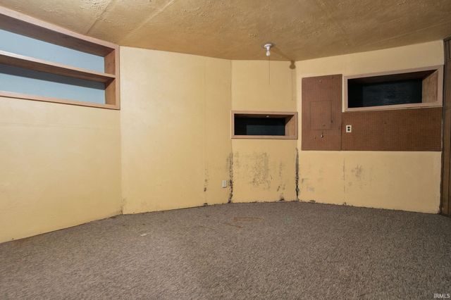 1238 Diamond Avenue, South Bend, IN 46628