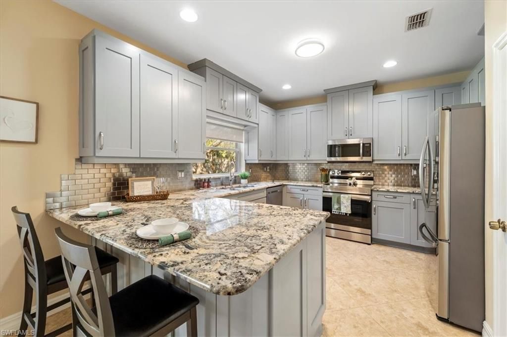12341 Eagle Pointe CIR, Fort Myers, FL 33913