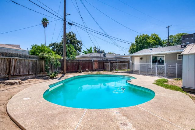 4516 N Anna Street, Fresno, CA 93726