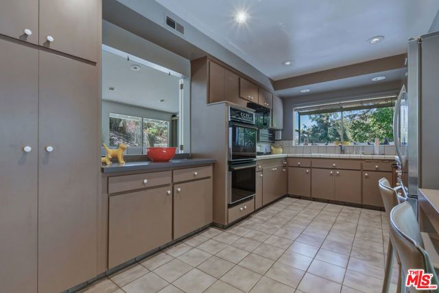 3553 Summerfield Drive, Los Angeles, CA 91423