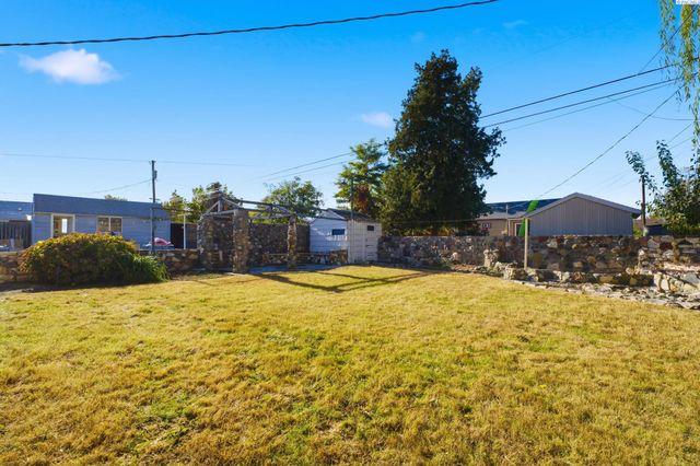 514 S Ivy St, Kennewick, WA 99337
