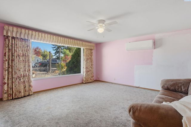 514 S Ivy St, Kennewick, WA 99337