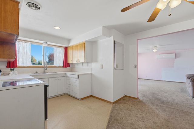 514 S Ivy St, Kennewick, WA 99337