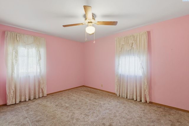 514 S Ivy St, Kennewick, WA 99337