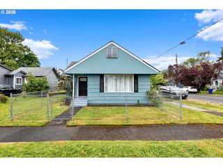 807 N 8TH Ave, Kelso, WA 98626