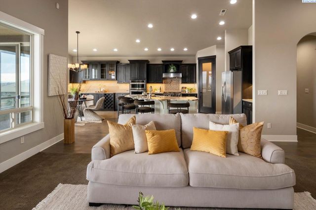 1658 Sorrento Lane, Richland, WA 99352