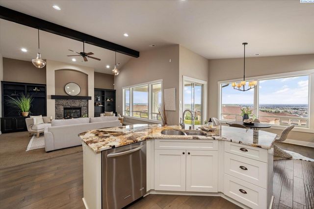 1658 Sorrento Lane, Richland, WA 99352