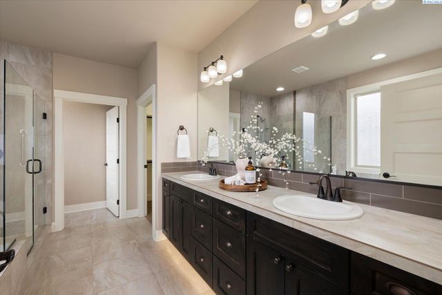 1658 Sorrento Lane, Richland, WA 99352