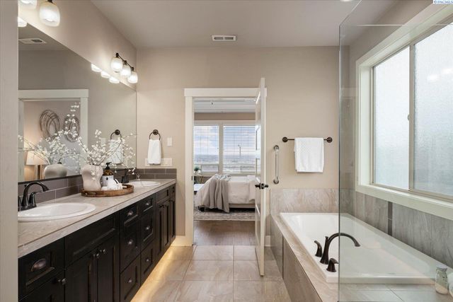 1658 Sorrento Lane, Richland, WA 99352