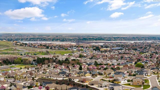 1658 Sorrento Lane, Richland, WA 99352