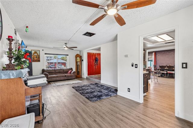 6833 High Bluff Way, Las Vegas, NV 89108