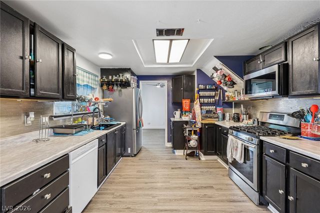 6833 High Bluff Way, Las Vegas, NV 89108