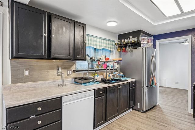 6833 High Bluff Way, Las Vegas, NV 89108
