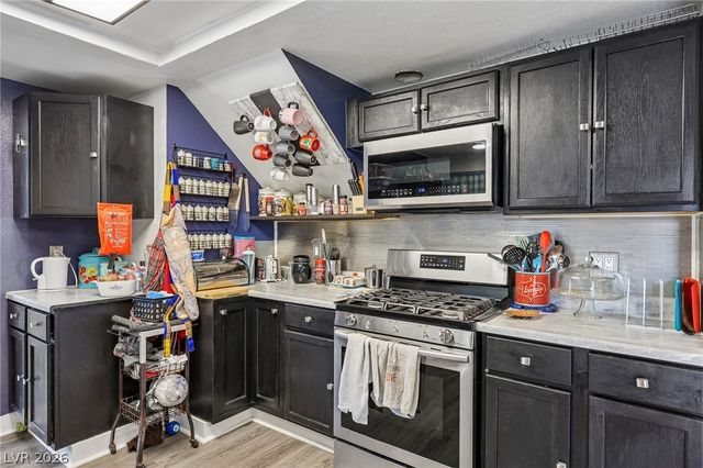 6833 High Bluff Way, Las Vegas, NV 89108