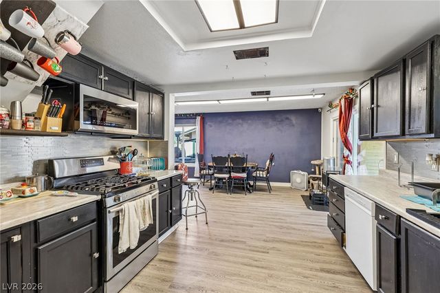 6833 High Bluff Way, Las Vegas, NV 89108