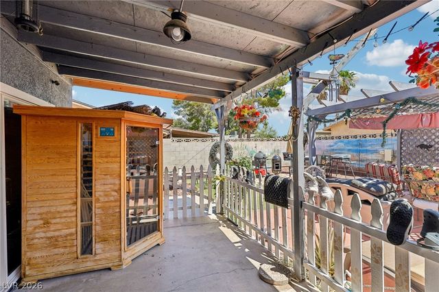 6833 High Bluff Way, Las Vegas, NV 89108