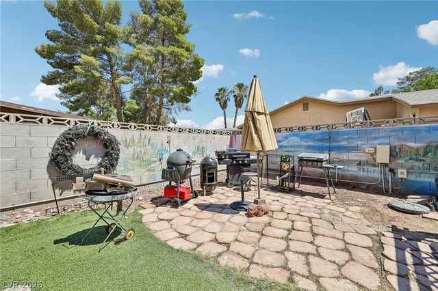 6833 High Bluff Way, Las Vegas, NV 89108