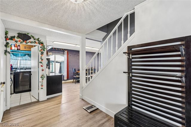 6833 High Bluff Way, Las Vegas, NV 89108