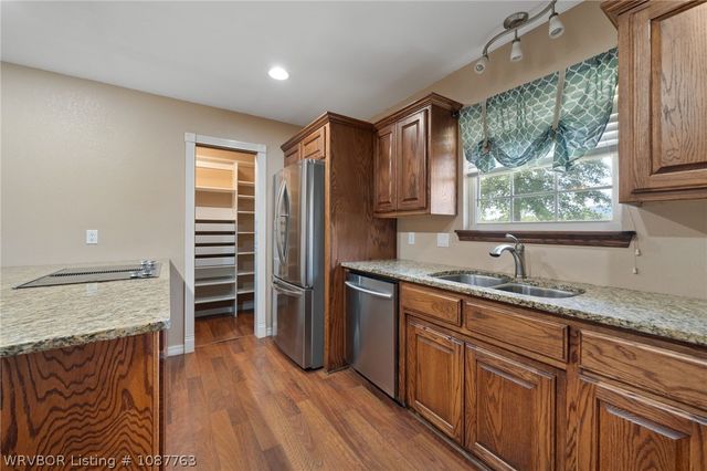 27071 Hayes Lane, Shady Point, OK 74956